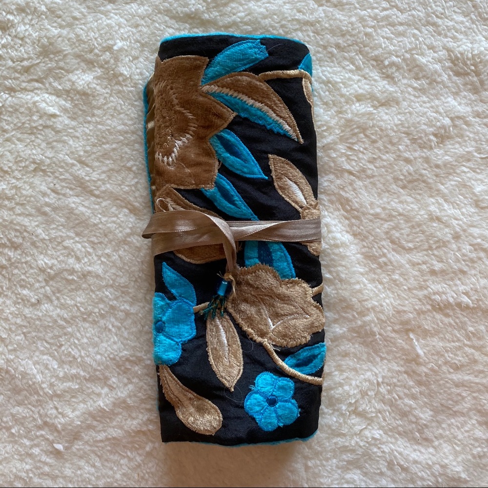 Pier 1 Jewelry Roll